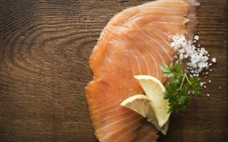 ماهی قزل آلا منبع عالی از چربی های سالم امگا 3 است.